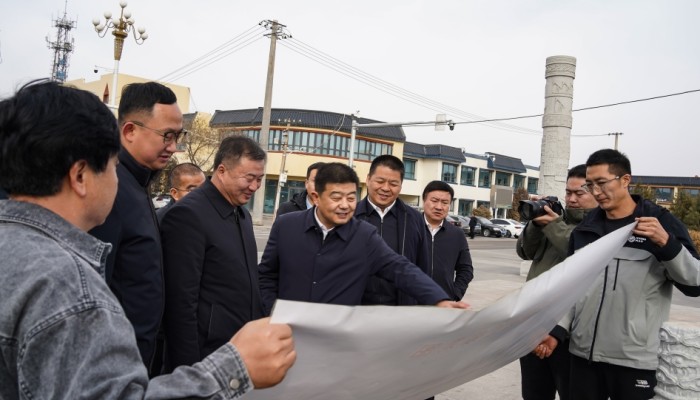 肅州區(qū)委副書記、區(qū)長(zhǎng)宋濟(jì)民調(diào)研生態(tài)公司酒泉火車站站房改造提升項(xiàng)目復(fù)工復(fù)產(chǎn)情況