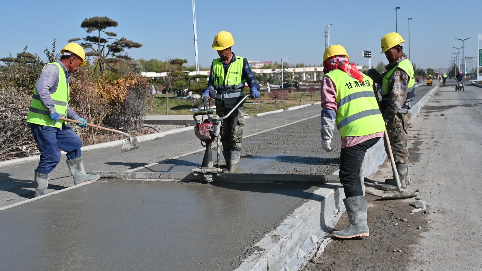 施工勞作的建投人 2.jpg 施工勞作的建投人 2.jpg